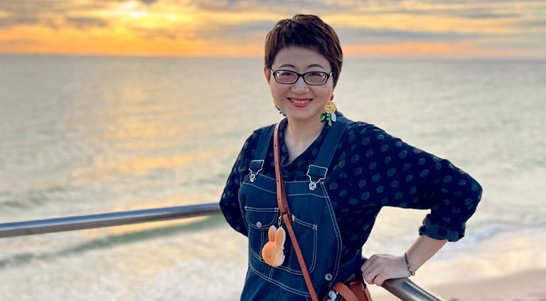 Chinese MBA student Xiaoyu HU at beach
