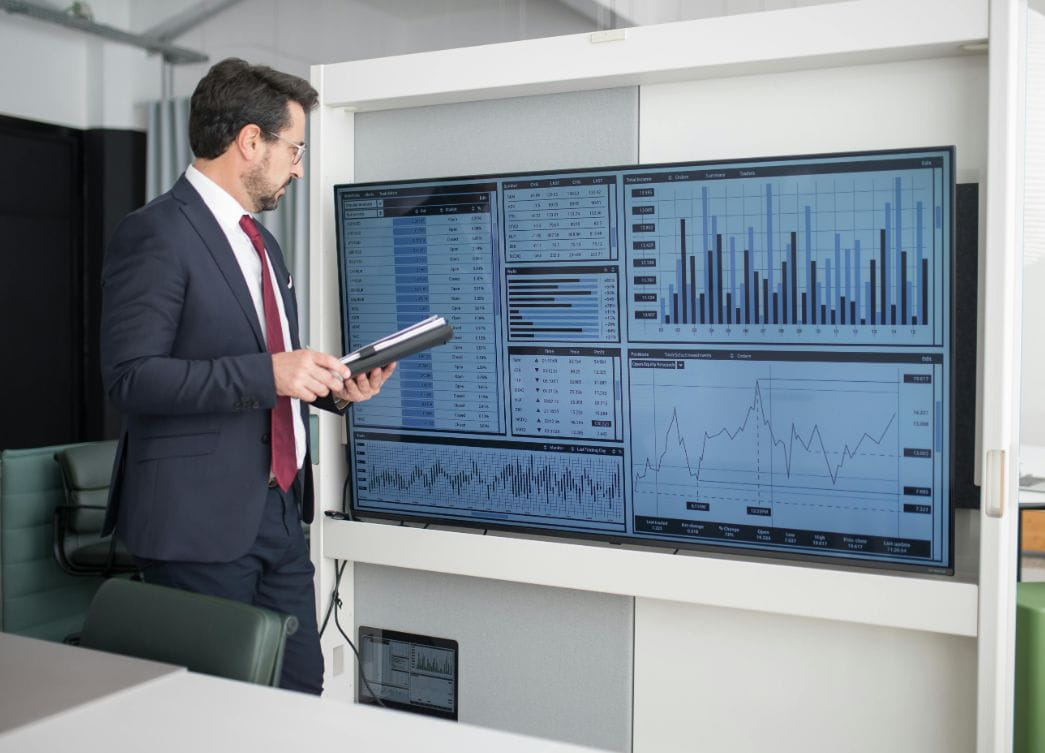 accountant in front of screen