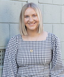 Hannah Schenscher Bachelor of Business Entrepreneuership headshot